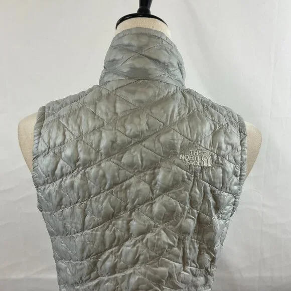 The North Face Quilted Vest S Light Gray Full Zipper Pockets - Picture 8 of 12